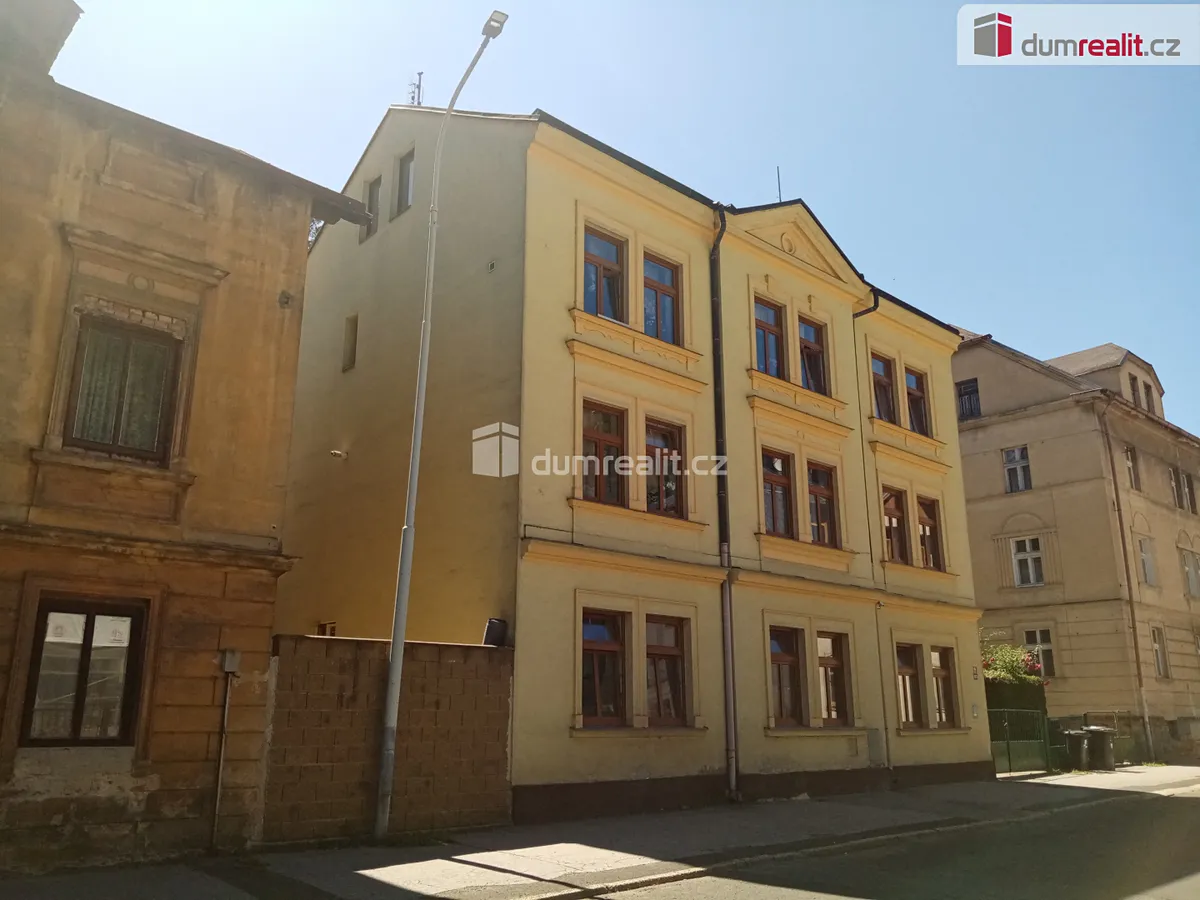 Prodej rodinného domu 390 m², pozemek 654 m²